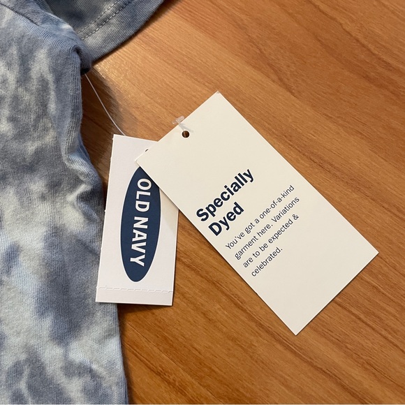 Old Navy Graphic Tee - Picture 3 of 13